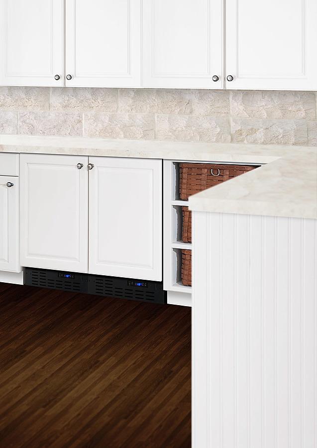 Summit 18" 8 lb. Drain-Free Icemaker