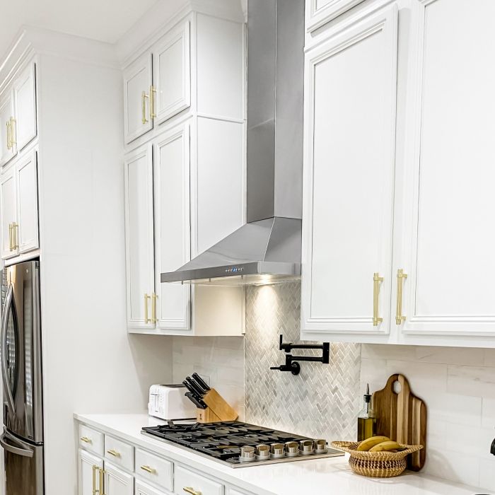ZLINE 4-Piece Appliance Package - 30 In. Rangetop, Range Hood, Refrigerator, and Double Wall Oven in Stainless Steel - 4KPR-RTRH30-AWS